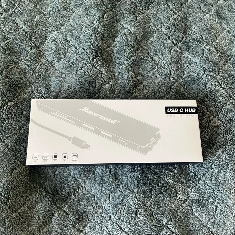 USB-C Hub Adapter – HDMI, USB, SD Card‎ – New in Box
